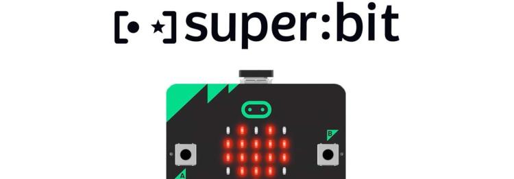 Superbit-logo og foto av mikrobit-kontroller